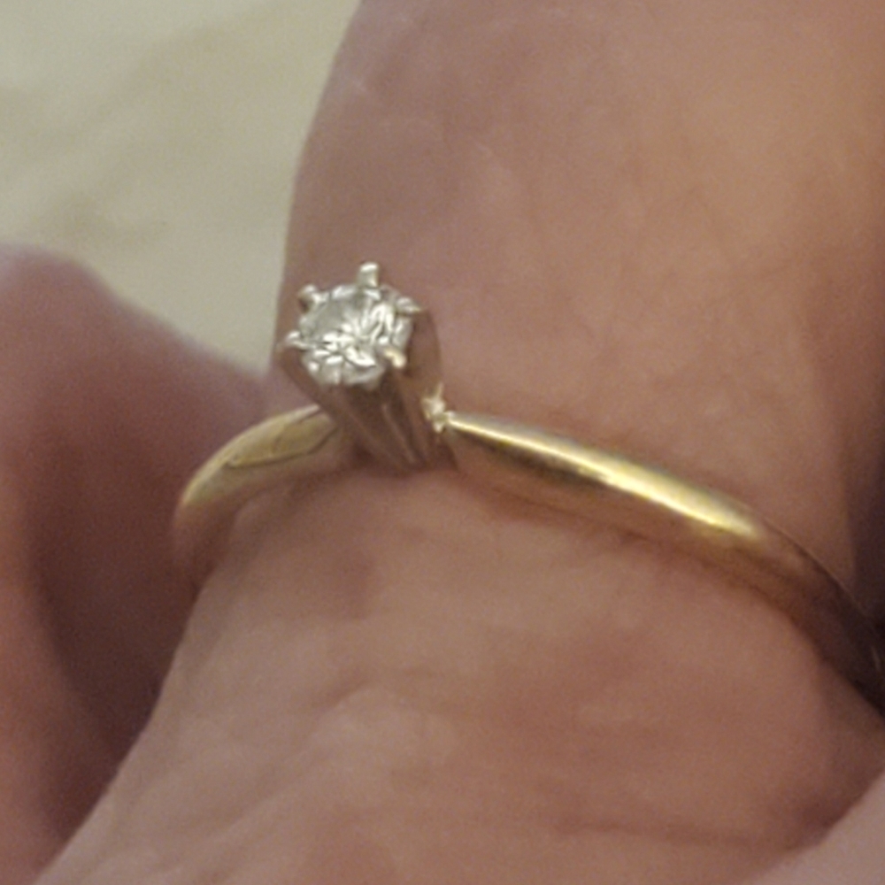 10k yg diamond solitaire ring